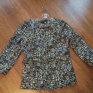 Tasteful 3/4 sleeved lined jacket with belt